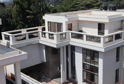 5 Bed Villa with En Suite at Kyuna Road - 2