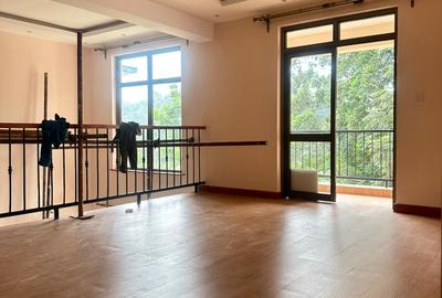 4 Bed House with En Suite in Rosslyn - 4