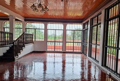 5 Bed House with En Suite in Runda - 4