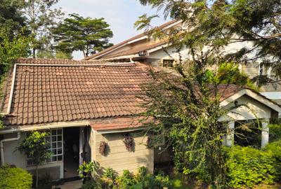 7 Bed House with En Suite at Streamdrive - 3
