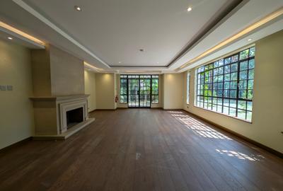 5 Bed House with En Suite in Runda - 2