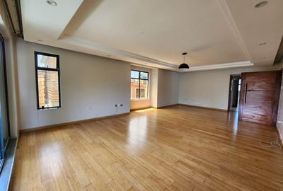 5 Bed Townhouse with En Suite at Lavington - 2