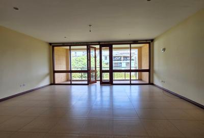 3 Bed Apartment with En Suite in Riverside - 3