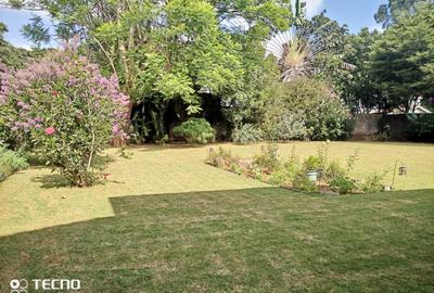 5 Bed House with En Suite at Off Un Avenue - 2