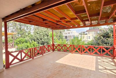 5 Bed Townhouse with En Suite at Lavington Green - 4