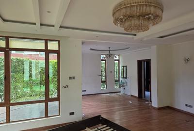 5 Bed Villa with En Suite in Lavington