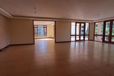 4 Bed Apartment with En Suite in Riverside