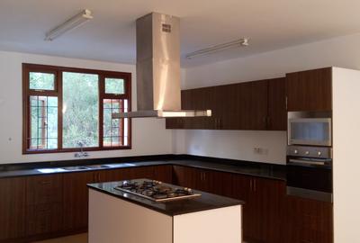 3 Bed Apartment with En Suite in Riverside