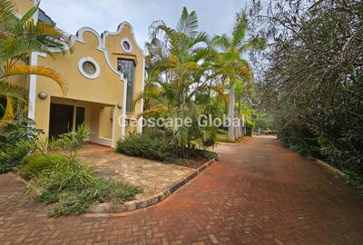 5 Bed House with En Suite in Runda