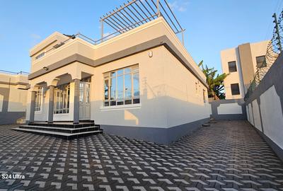 4 Bed House with En Suite at Riverside Drive - 2