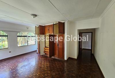 5 Bed House with En Suite in Kyuna - 2