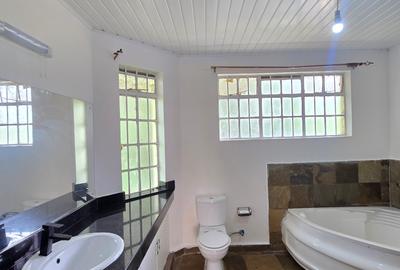 4 Bed Townhouse with En Suite in Spring Valley - 4