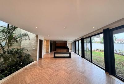 5 Bed House with En Suite in Kyuna - 2