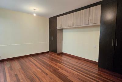 5 Bed Townhouse with En Suite in Lavington - 4