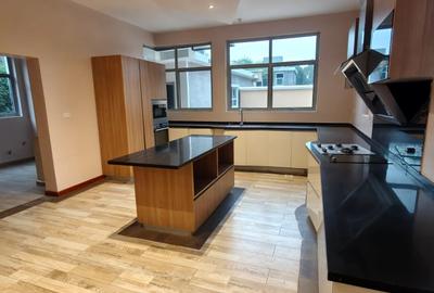 5 Bed Villa with En Suite in Karen