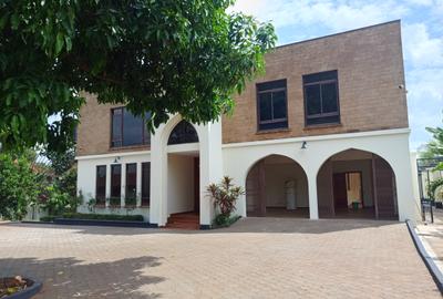 5 Bed House with En Suite in Runda