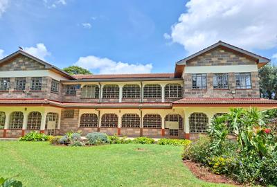 6 Bed House with En Suite at Off Redhill Dr - 2