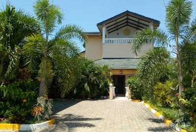 5 Bed Villa with En Suite at Diani Beach Road - 3