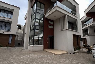 5 Bed Townhouse with En Suite in Lavington - 2