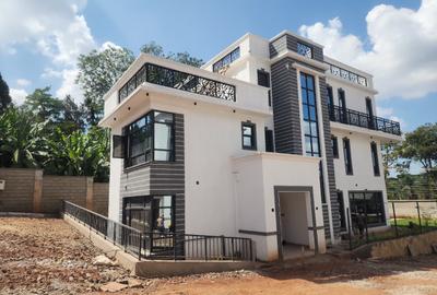5 Bed House with En Suite in Lavington