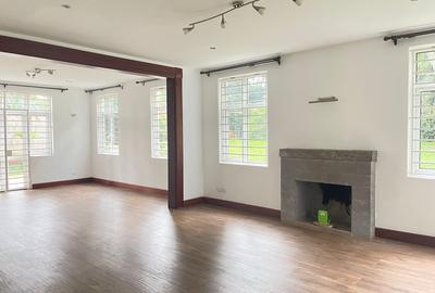 5 Bed Villa with En Suite in Rosslyn - 3