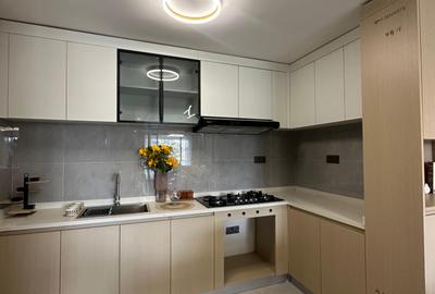 3 Bed Apartment with En Suite in Riverside