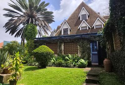 7 Bed House with En Suite in Runda - 3