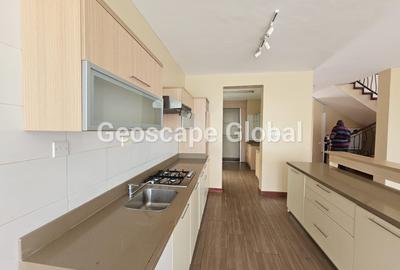 4 Bed House with En Suite in Ridgeways - 4