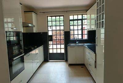 4 Bed Townhouse with En Suite in Kitisuru