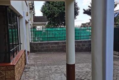 5 Bed House with En Suite in Lavington