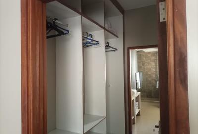 2 Bed Apartment with En Suite in Lavington