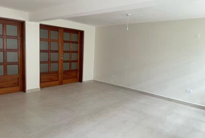 3 Bed Apartment with En Suite in Kitisuru
