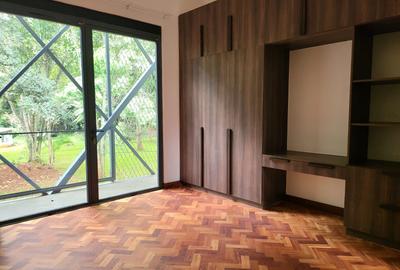 4 Bed Townhouse with En Suite in Lake View - 4
