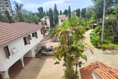 4 Bed Villa with En Suite at Links Road - 2