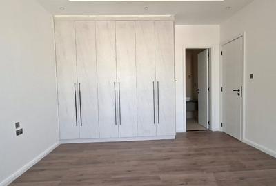 5 Bed Townhouse with En Suite in Lavington - 3