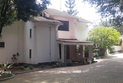 4 Bed House with En Suite in Runda