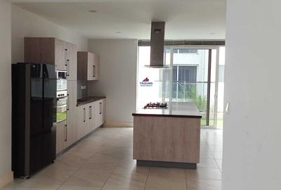 3 Bed Apartment with En Suite in Westlands Area - 2