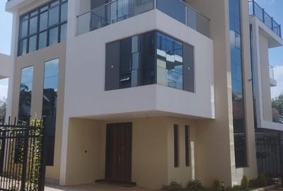 5 Bed Townhouse with En Suite in Lavington