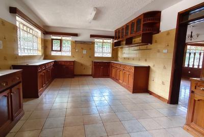 5 Bed House with En Suite in Nyari - 3