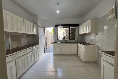 4 Bed Townhouse with En Suite at Brookside Drive - 4