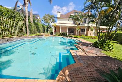 5 Bed House with En Suite in Runda