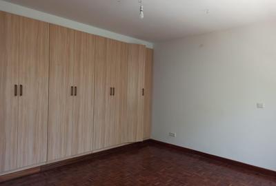 5 Bed Townhouse with En Suite in Lavington