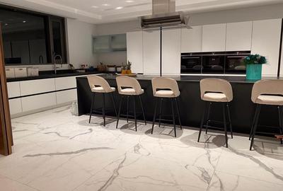 6 Bed Townhouse with En Suite in Lavington - 2