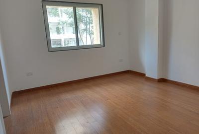 3 Bed Apartment with En Suite in Rhapta Road