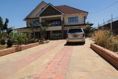 4 Bed Townhouse with En Suite at Chuna