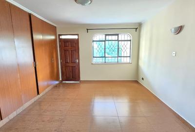 4 Bed House with En Suite in Runda