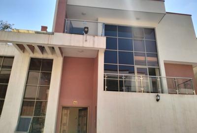 5 Bed Townhouse with En Suite in Lavington