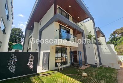 5 Bed Townhouse with En Suite in Lavington - 2