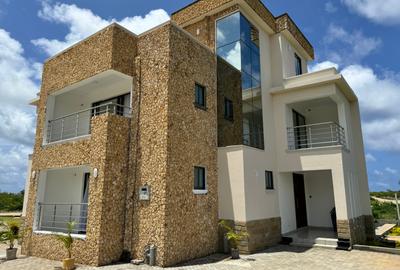 4 Bed Townhouse with En Suite in Vipingo