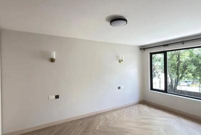 6 Bed Villa with En Suite in Lavington - 3